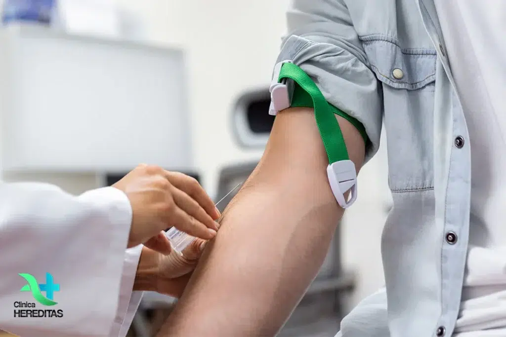 doctor-ce-ii-ia-analizele-unui-pacient-Clinica-Hereditas