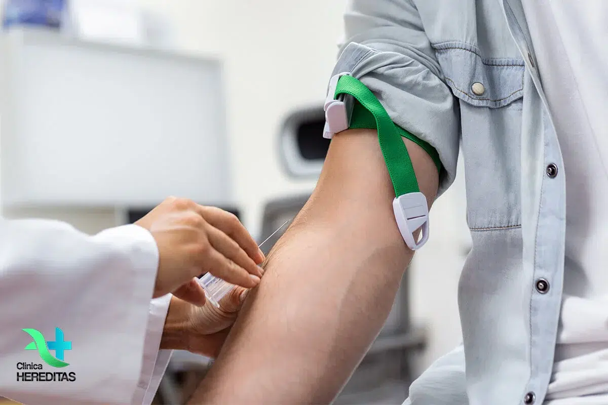 doctor-ce-ii-ia-analizele-unui-pacient-Clinica-Hereditas